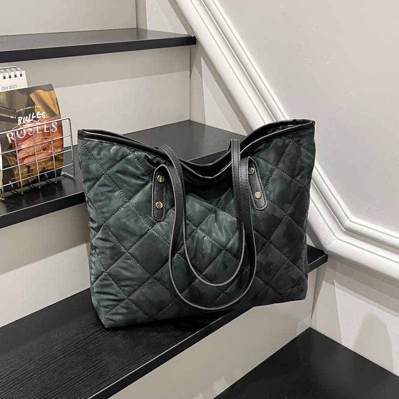 Bolsa Tote de Ombro Matelassê Grande Capacidade view 4