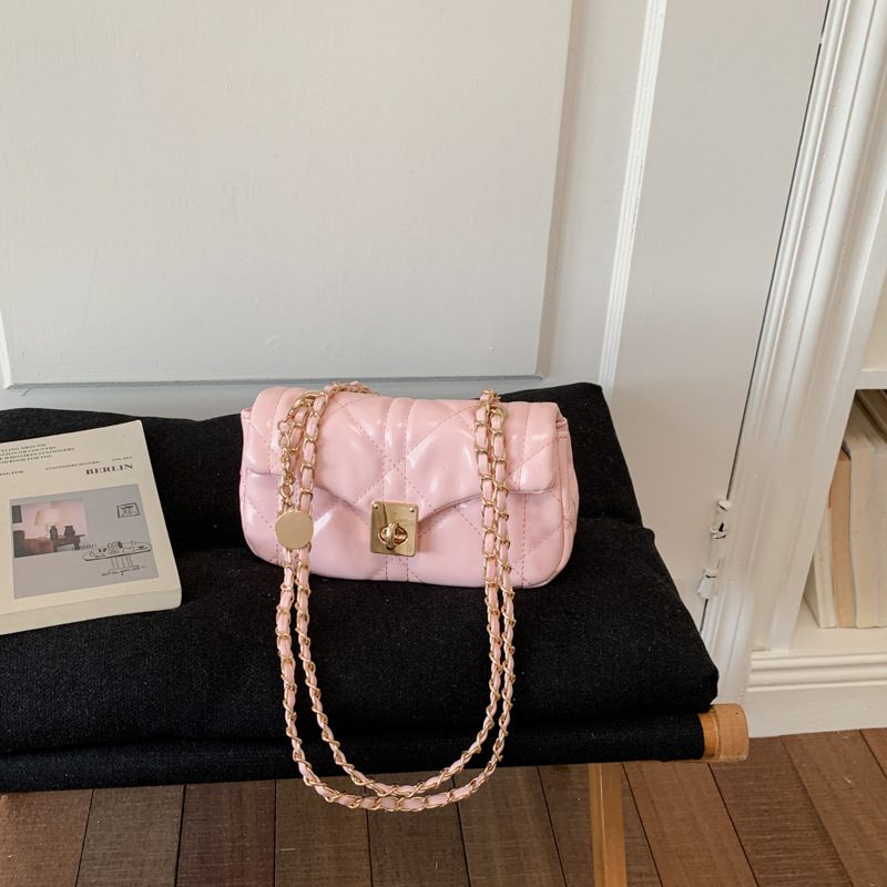 Стёганая сумка-квадрат через плечо на цепочке с ромбовидным узором view 2