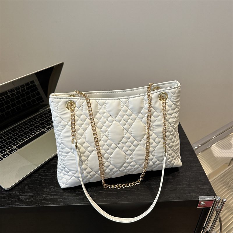 Quilted Large Capacity Crossbody Shoulder Bag view 3