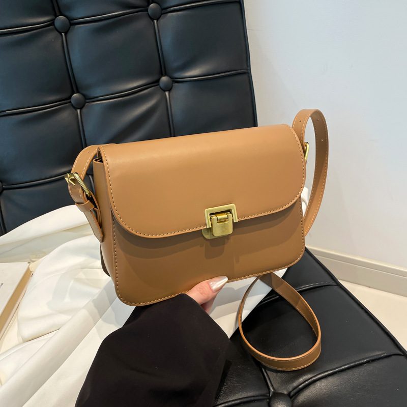Bolsa Transversal de Ombro Matelassê com Fecho Britânica view 4