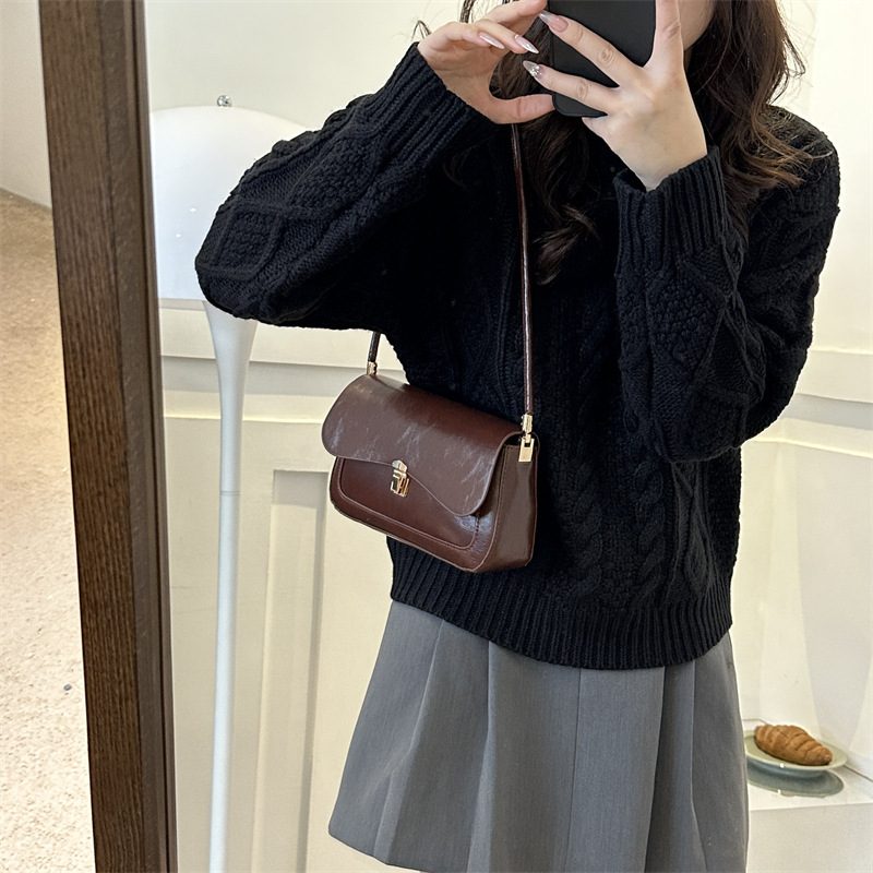 French Retro Quilted Lock Shoulder Bag view 2