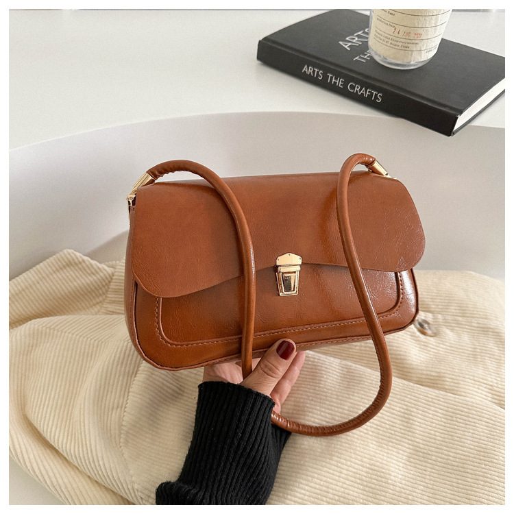 French Retro Quilted Lock Shoulder Bag view 9