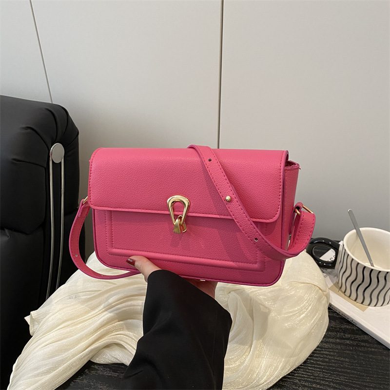 Mini sac bandoulière carré matelassé avec fermoir view 4