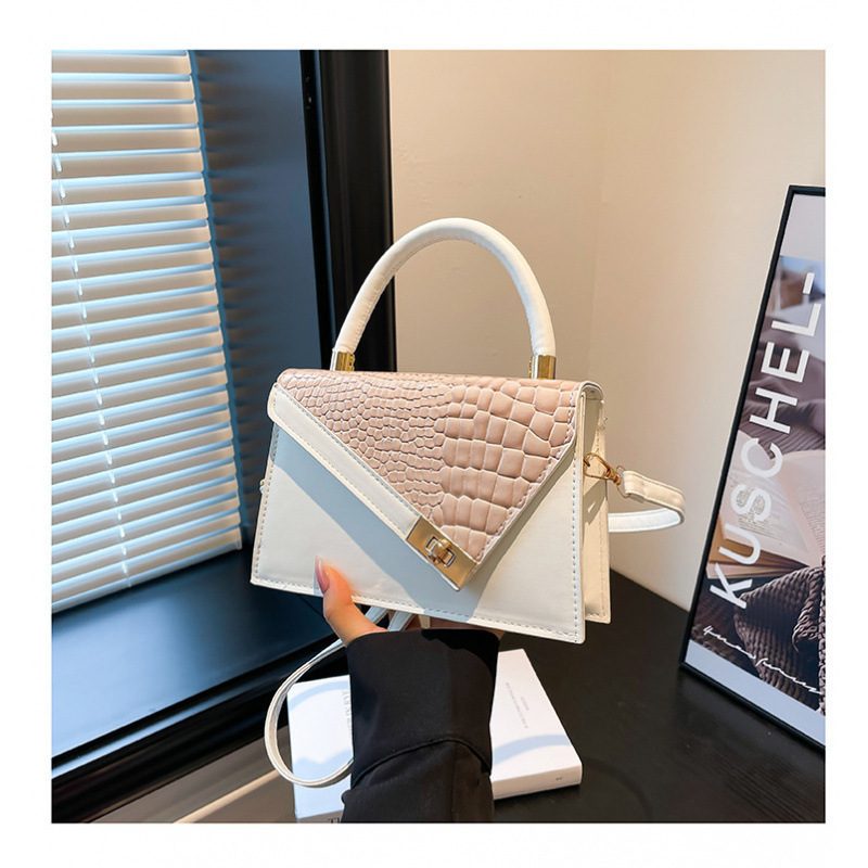 Sac bandoulière à poignée supérieure matelassé à texture pierre et fermoir view 7