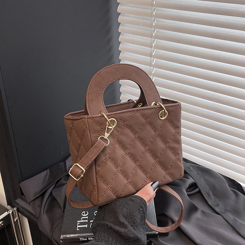 Sac bandoulière à poignée supérieure matelassé losange view 9