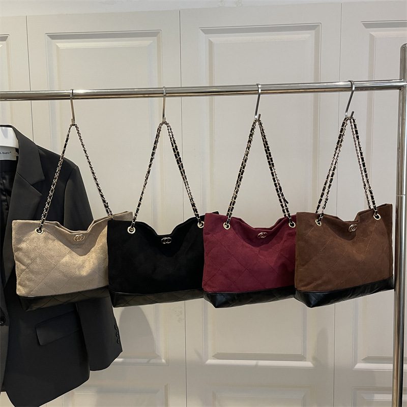 Quilted Chain Tote Crossbody Bag