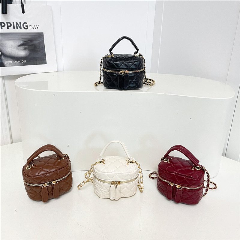 Quilted Chain Crossbody Box Bag