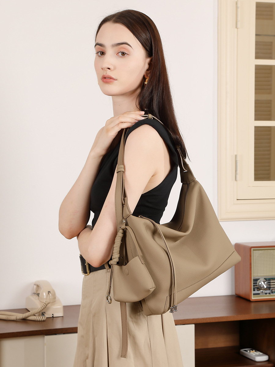 Slim Cowhide Underarm Shoulder Bag — Daily Commute view 3