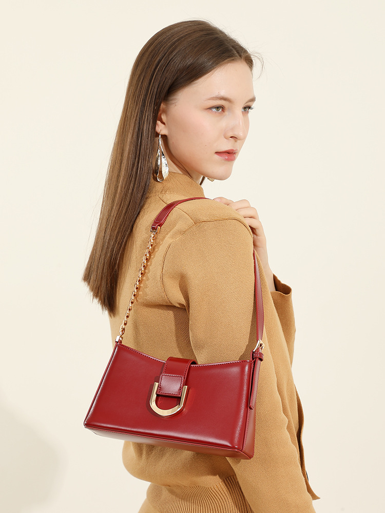 Bolso Baguette Coreano de Brazo — Cuatro Colores Editorial Diario view 2