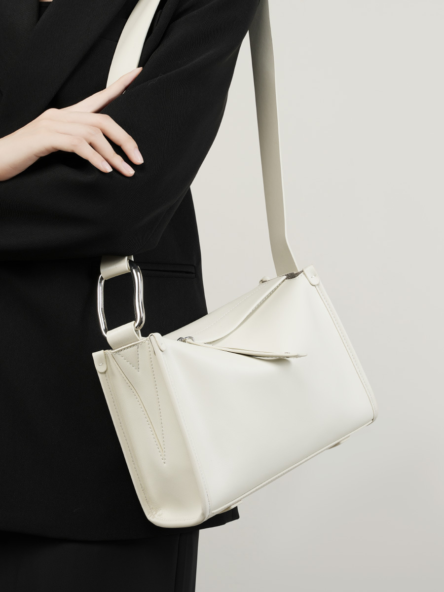 Premium Dumpling Chain Underarm Shoulder — Off-White Boutique Edition view 4