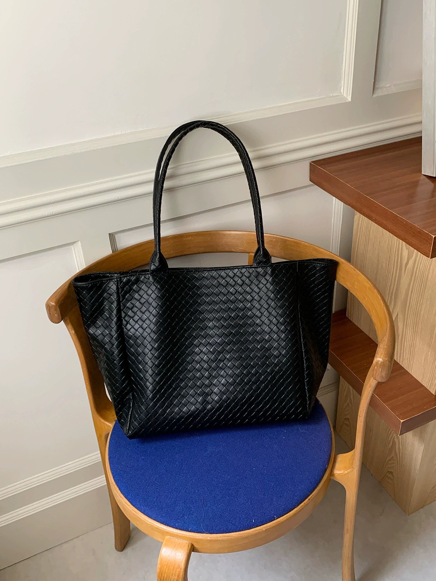 Black Woven Synthetic Shoulder Bag for wholesale OEM — YANYAN Bags Guangzhou handbag factory
