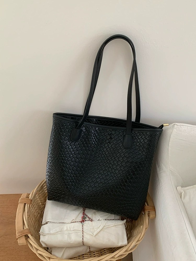Black Woven Synthetic Shoulder Bag for wholesale OEM — YANYAN Bags Guangzhou handbag factory