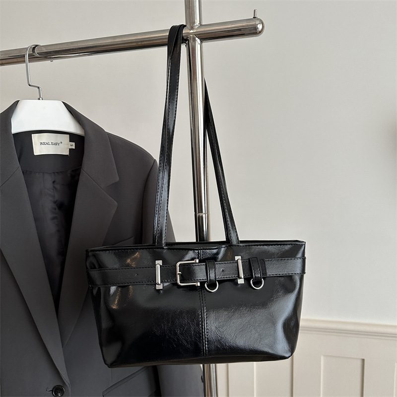 Minimalist Belted Light Luxury Shoulder Bag view 2