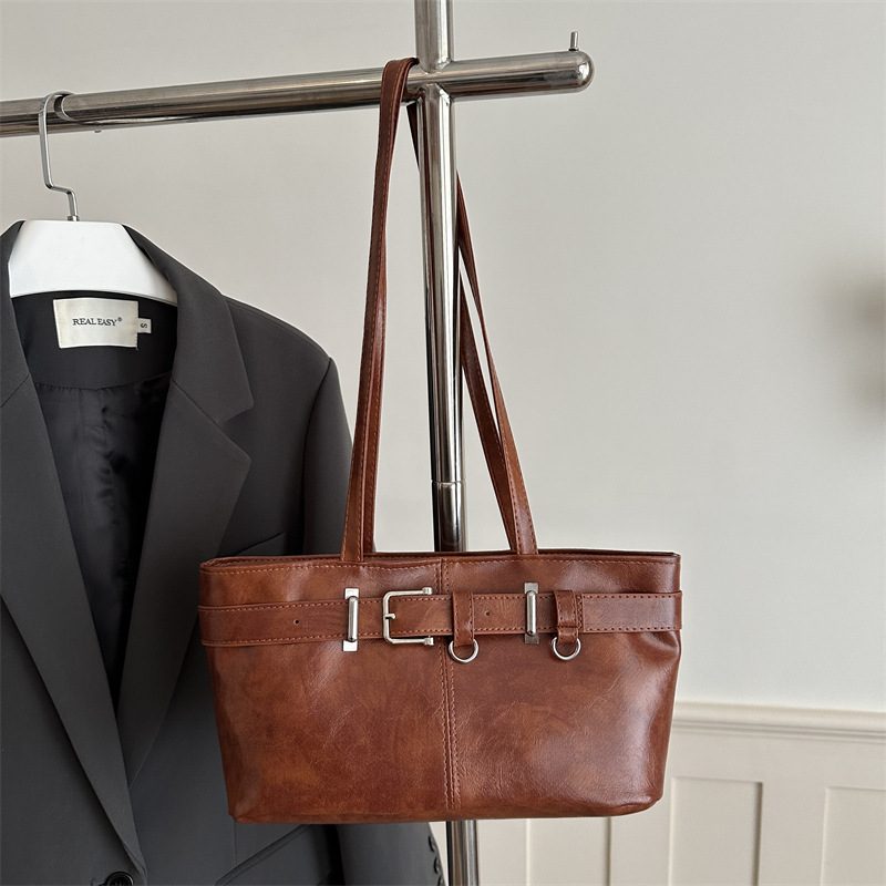 Minimalist Belted Light Luxury Shoulder Bag view 3