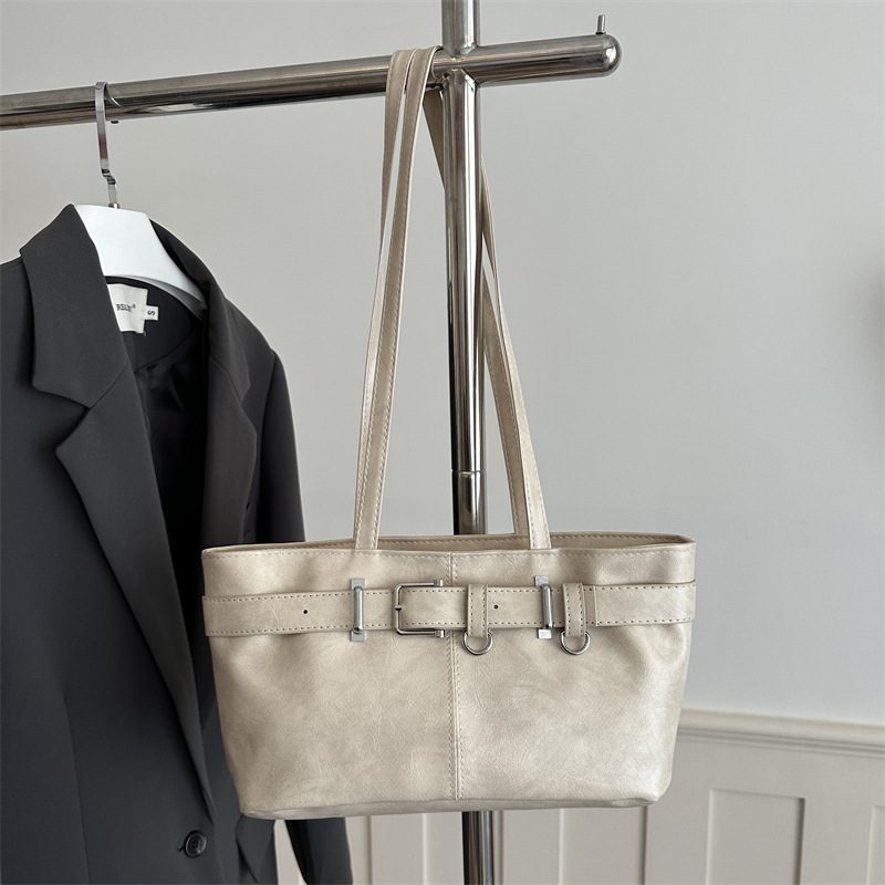 Minimalist Belted Light Luxury Shoulder Bag view 4