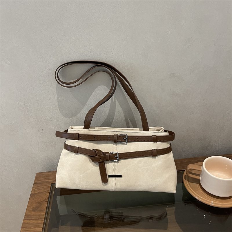 Retro Minimalist Shoulder Bag view 3