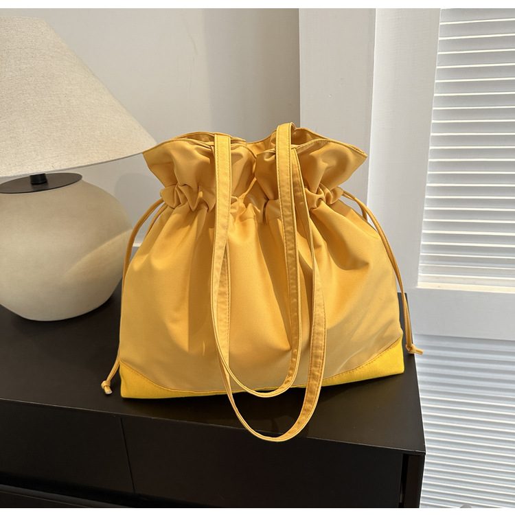 Bolsa de Ombro com Cordão e Costura view 8