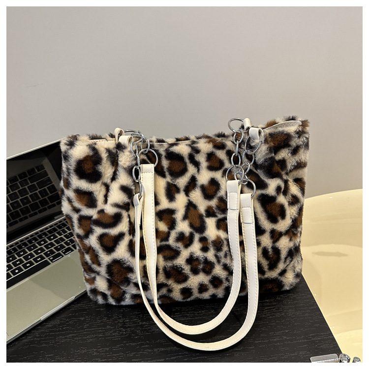 Leopard Faux Fur Chain Shoulder Bag view 6