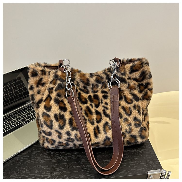 Leopard Faux Fur Chain Shoulder Bag view 8