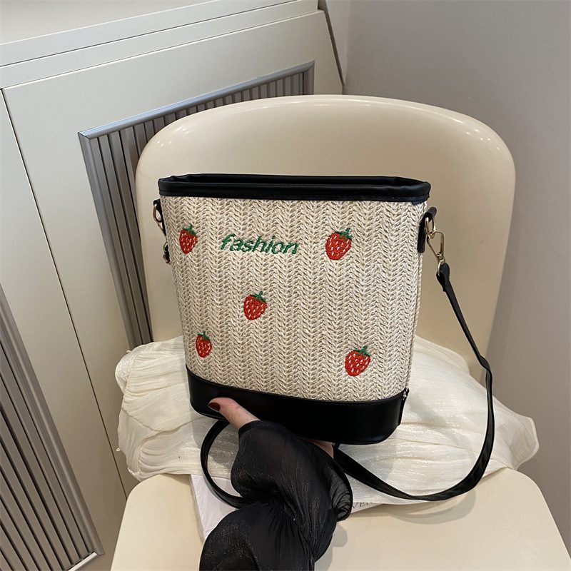 Woven Straw Strawberry Embroidered Shoulder Bag view 4