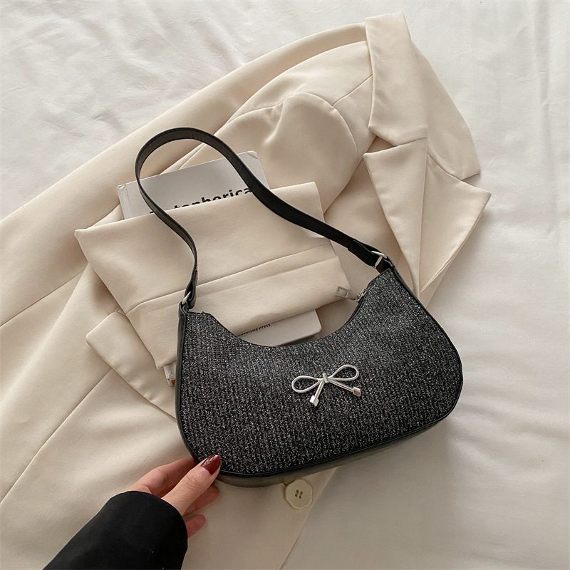 Bolsa de Ombro Meia-Lua com Laço e Strass view 10