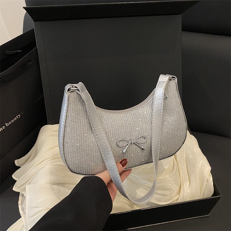 Bolsa de Ombro Meia-Lua com Laço e Strass view 3