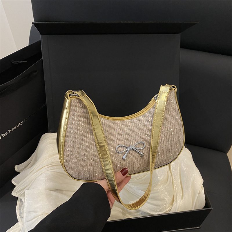 Bolsa de Ombro Meia-Lua com Laço e Strass view 4