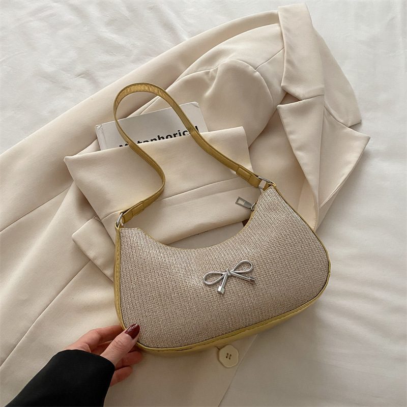 Bolsa de Ombro Meia-Lua com Laço e Strass view 8