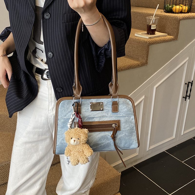 Smiley Charm Shoulder Bag for Commute view 2