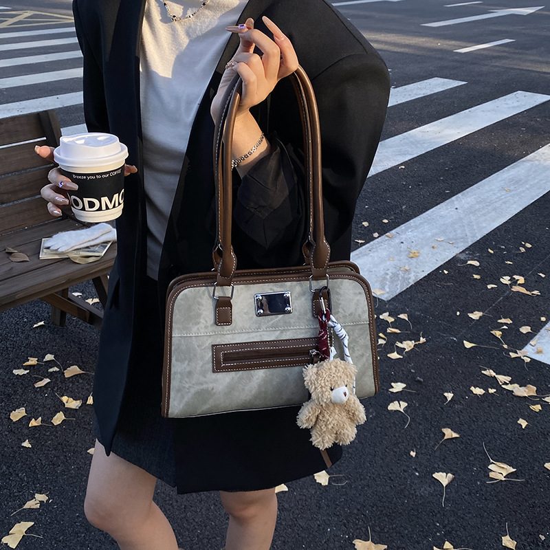 Smiley Charm Shoulder Bag for Commute view 4