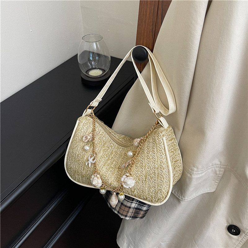 Bolsa de Ombro Concha de Palha Trançada com Pérolas view 2