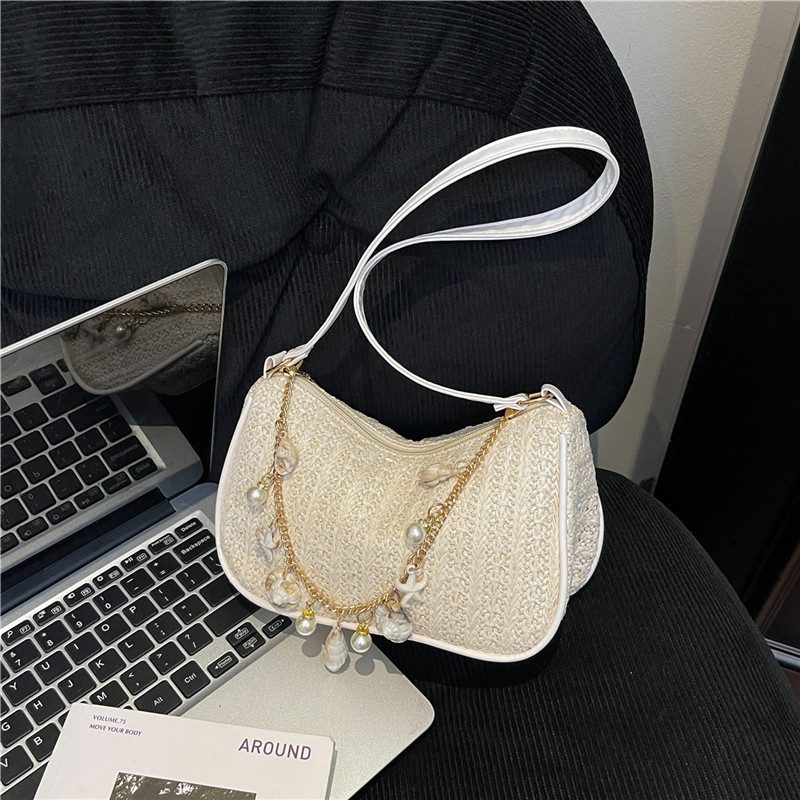 Bolsa de Ombro Concha de Palha Trançada com Pérolas view 3
