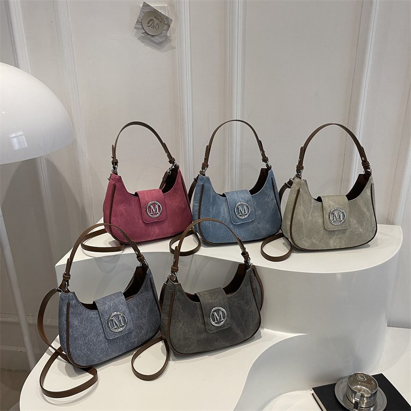 Letter Design Underarm Shoulder Bag