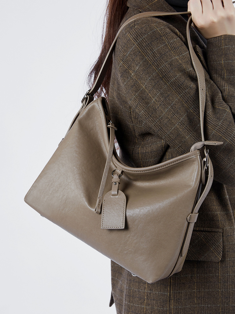 Bolso Tote Slouchy de Cuero Vacuno Curtido Vegetal — Gran Capacidad para el Día a Día view 3