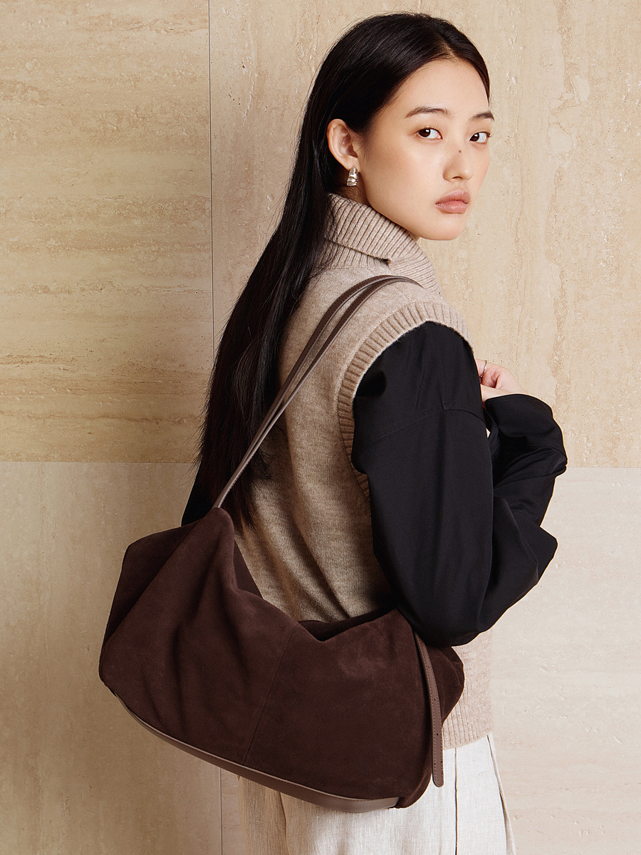 YY-TOT-042 brushed cowhide deep-volume relaxed tote in caramel — wholesale deep-volume tote YANYAN