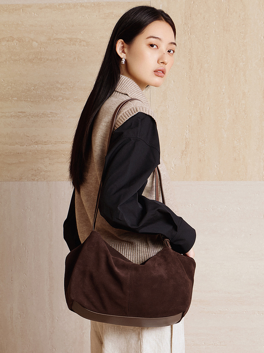 Brushed Cowhide Deep-Volume Relaxed Tote — Caramel Two-Colour Statement view 2