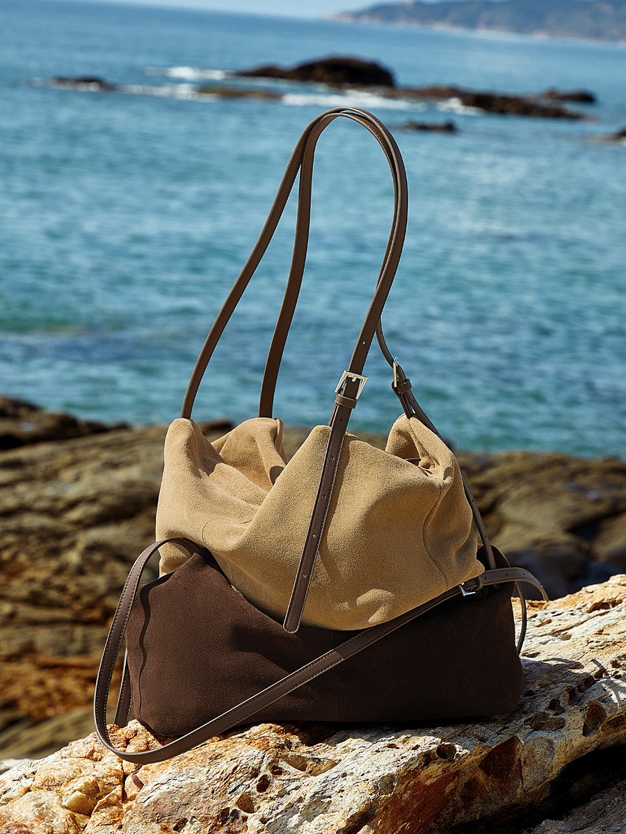 Brushed Cowhide Deep-Volume Relaxed Tote — Caramel Two-Colour Statement view 4