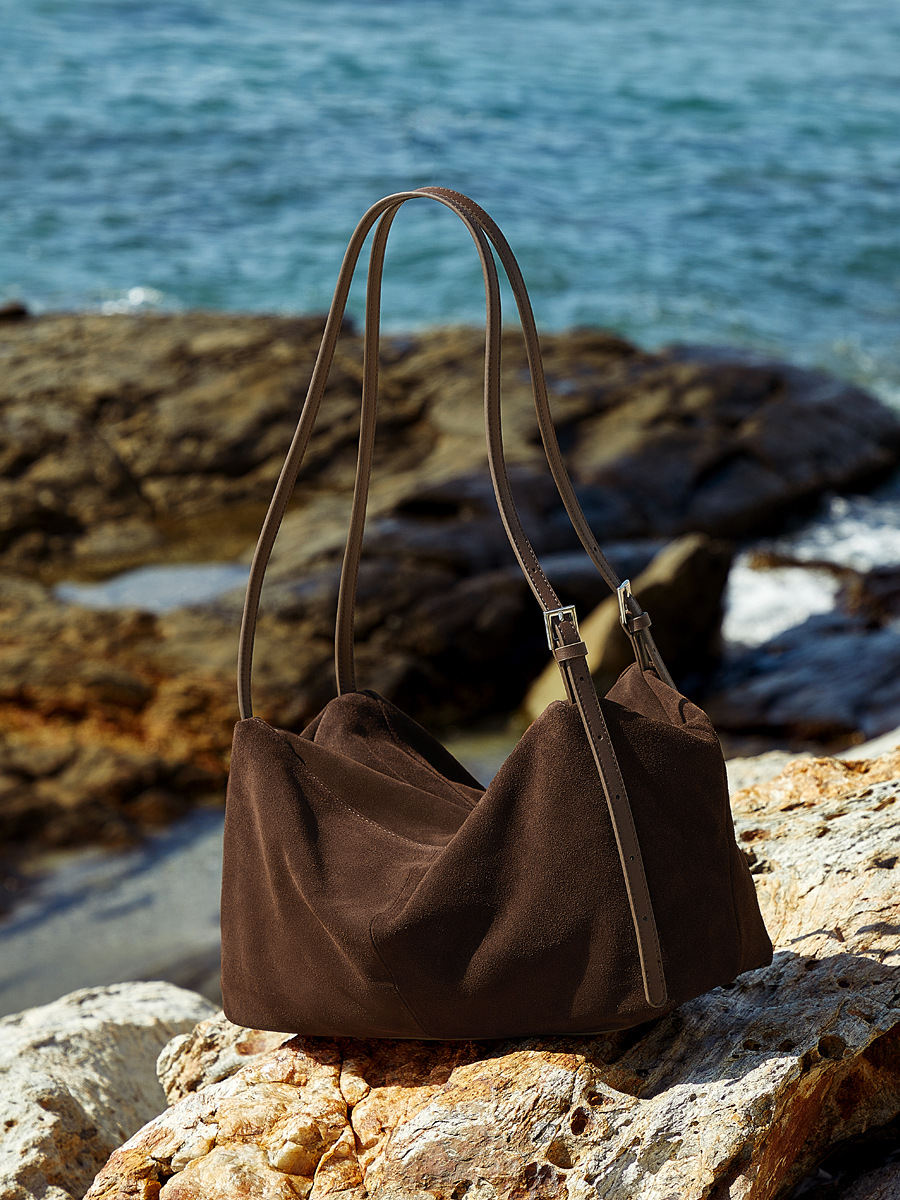 Brushed Cowhide Deep-Volume Relaxed Tote — Caramel Two-Colour Statement view 5