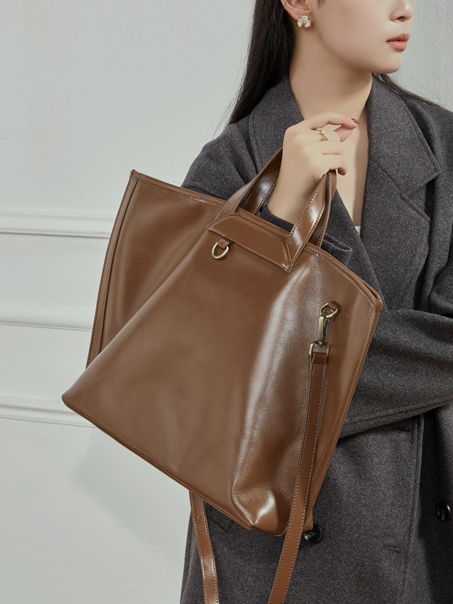 YY-TOT-055 veg-tan cowhide large trapezoid cross-border tote in khaki — wholesale veg-tan large tote YANYAN