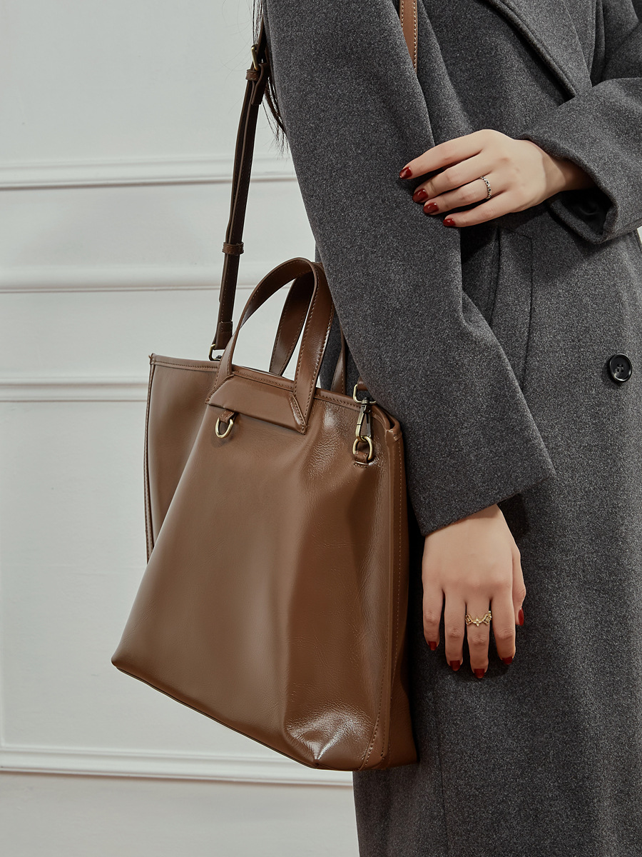 Veg-Tan Guangzhou Cross-Border Large Trapezoid Tote — Two-Colour Tall Statement view 3