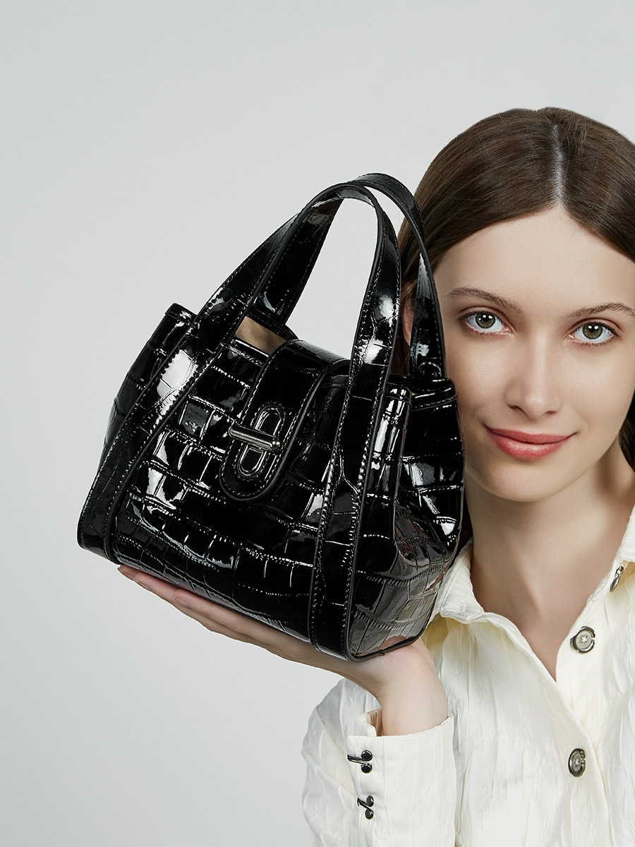 Croc-Pattern Market-Basket Tote — Two-Colour Mini Statement view 2