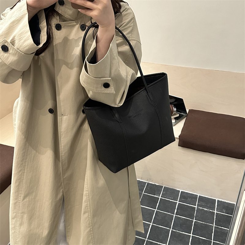 Large Capacity Commuter Underarm Tote Bag view 2