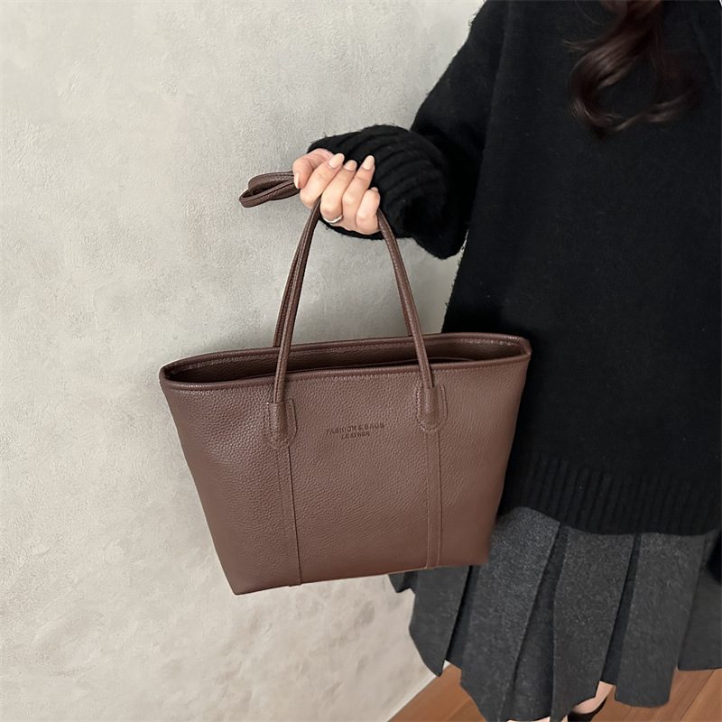 Large Capacity Commuter Underarm Tote Bag view 3