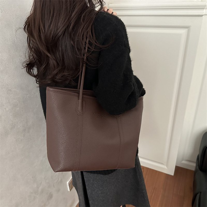 Large Capacity Commuter Underarm Tote Bag view 4
