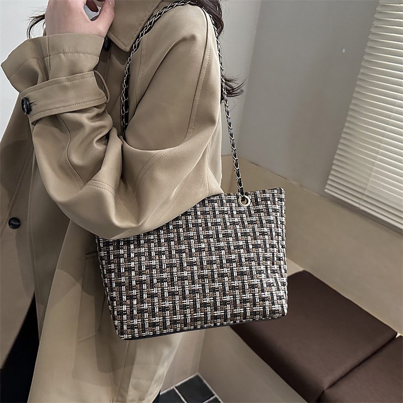 Plaid Chain Large Capacity Shoulder Tote Bag view 4
