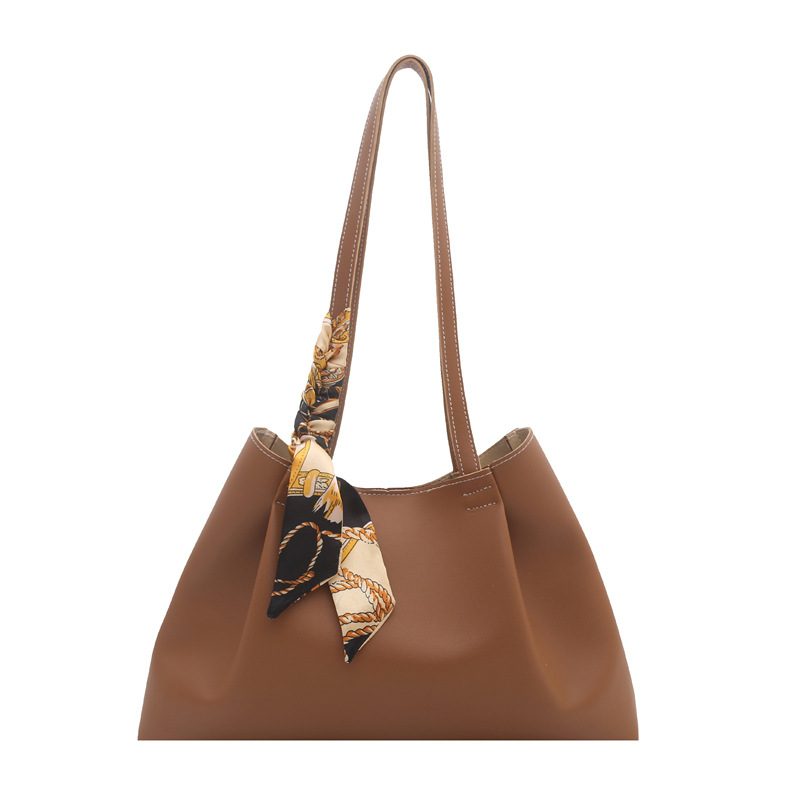 Bolsa Tote Grande com Lenço de Seda para Ombro view 9