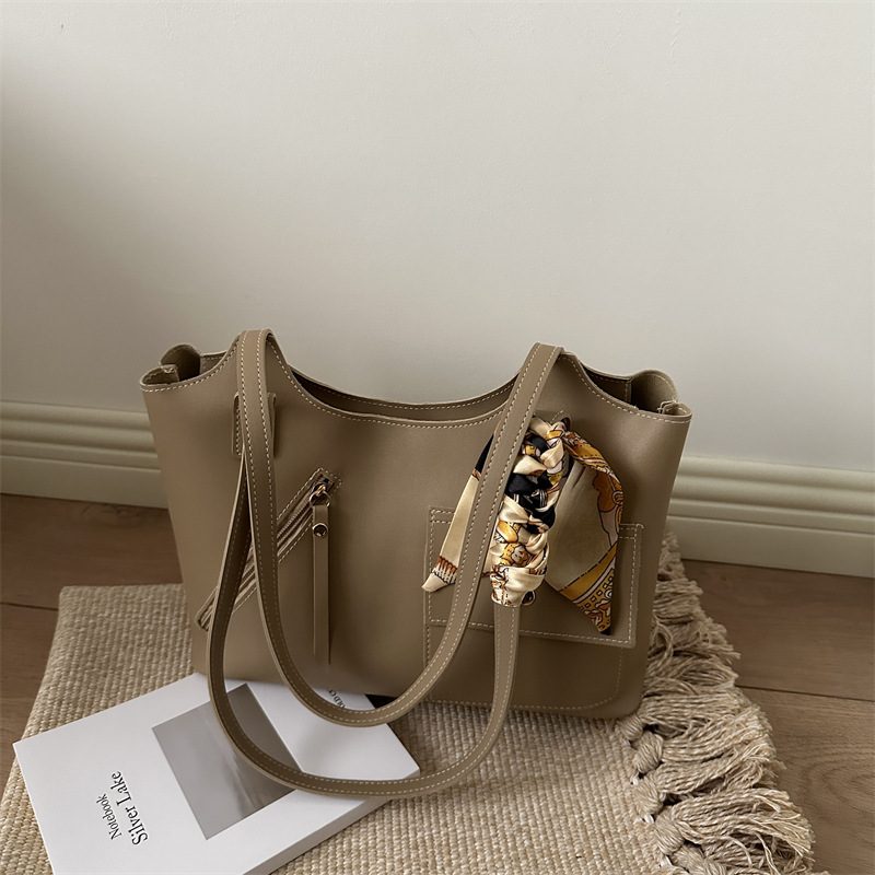 Casual Large Capacity Commuter Tote Bag view 3