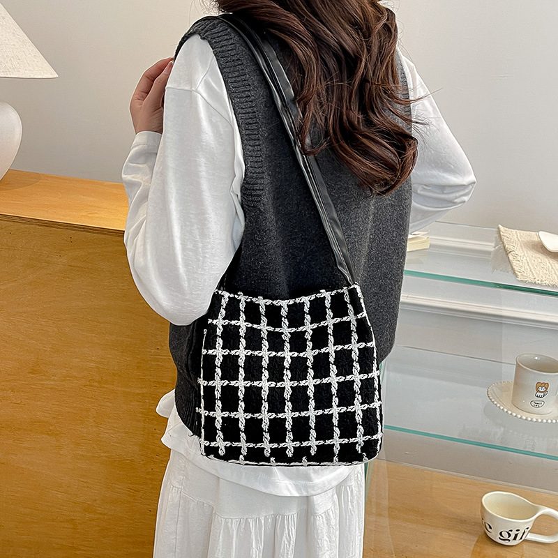 Plaid Minimalist Shoulder Tote Bag view 4