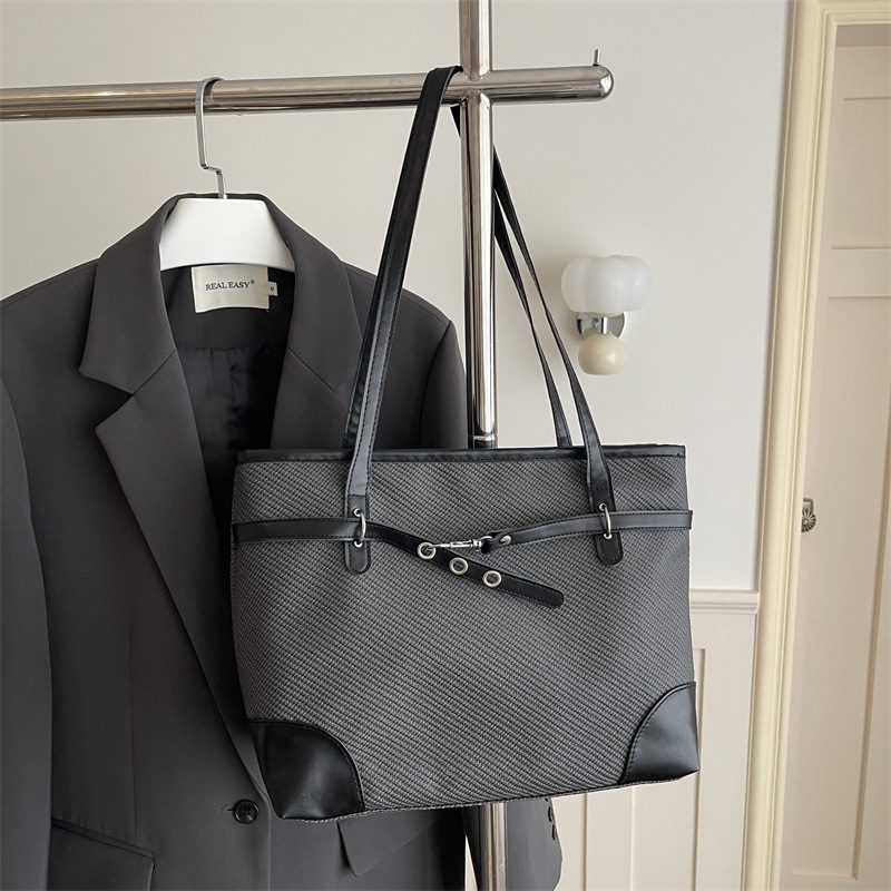Minimalist Solid Color Tote Bag view 2