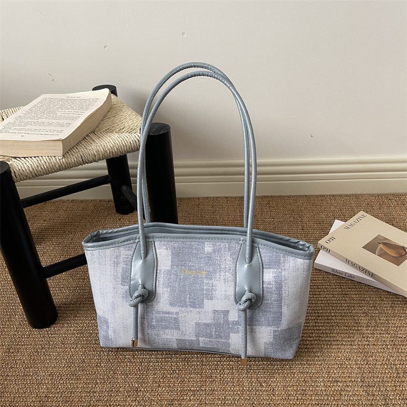 Minimalist Large Capacity Shoulder Bag view 3
